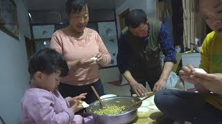 东北大龙484：农忙季节吃点啥？全家一起包饺子，女儿也成了小帮手