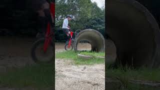 中くらいの土管クリア#shorts #biketrials ＃バイクトライアル#MTB＃自転車