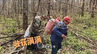 收获满满准备撤退；大部队上完山回杨奶奶家歇一会