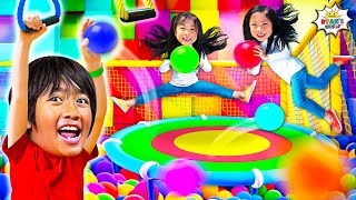 Fun Indoor Playground and Maze Trampoline Park for kids !