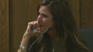 'American Sniper' widow breaks down on witness stand