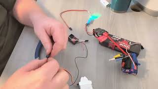 HOW TO RUN AN 8.4 VOLT  SERVO ON A TRAXXAS RECIEVER USING A BEC