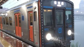 【JR九州】YC1系気動車  普通佐世保行き　雨の中ハウステンボス駅を発車