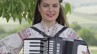 Roxana și Radu Tîrb - Pă deluţu' dângă vie