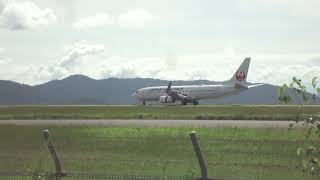 日本航空　JAL　ボーイングB737-800　JA332J　　着陸　　　【岡山桃太郎空港】