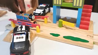 Big Thomas and Friends with Brio! Train station Subway Tunnel Sheds and Garages Toy Trains house