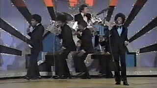 THE JACKSON 5 - Presenting 'Best Rhythm and Blues Group' at the Annual Grammy Awards (1974)
