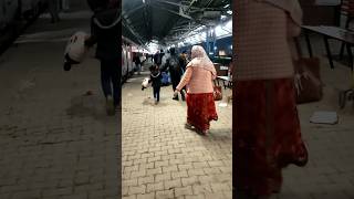 क्या ट्रेन में ऐसा आपके साथ भी हुआ है, ज़रूर देखें #trains #shortsviral