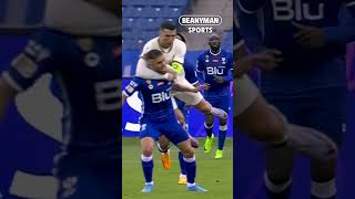 Cristiano Ronaldo takes down Al Hilal player down with a HEADLOCK! Michael Oliver gives yellow card