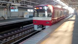 京急新1000形1033編成85H特急三崎口行き京成曳舟駅(KS46)通過