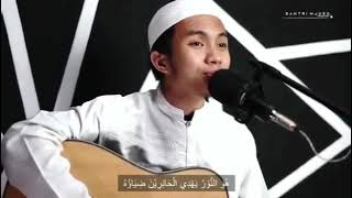 subhanallah suaranya bikin merinding.