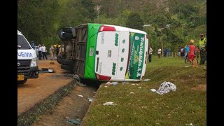 Accidente de bus en vía Popayán-Cali deja un saldo de un muerto y 19 heridos
