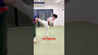 【フェイント +二段蹴り】 #大谷道場 #空手 #fullcontactkarate #kyokushin #karate #doublekick #naruto #shorts