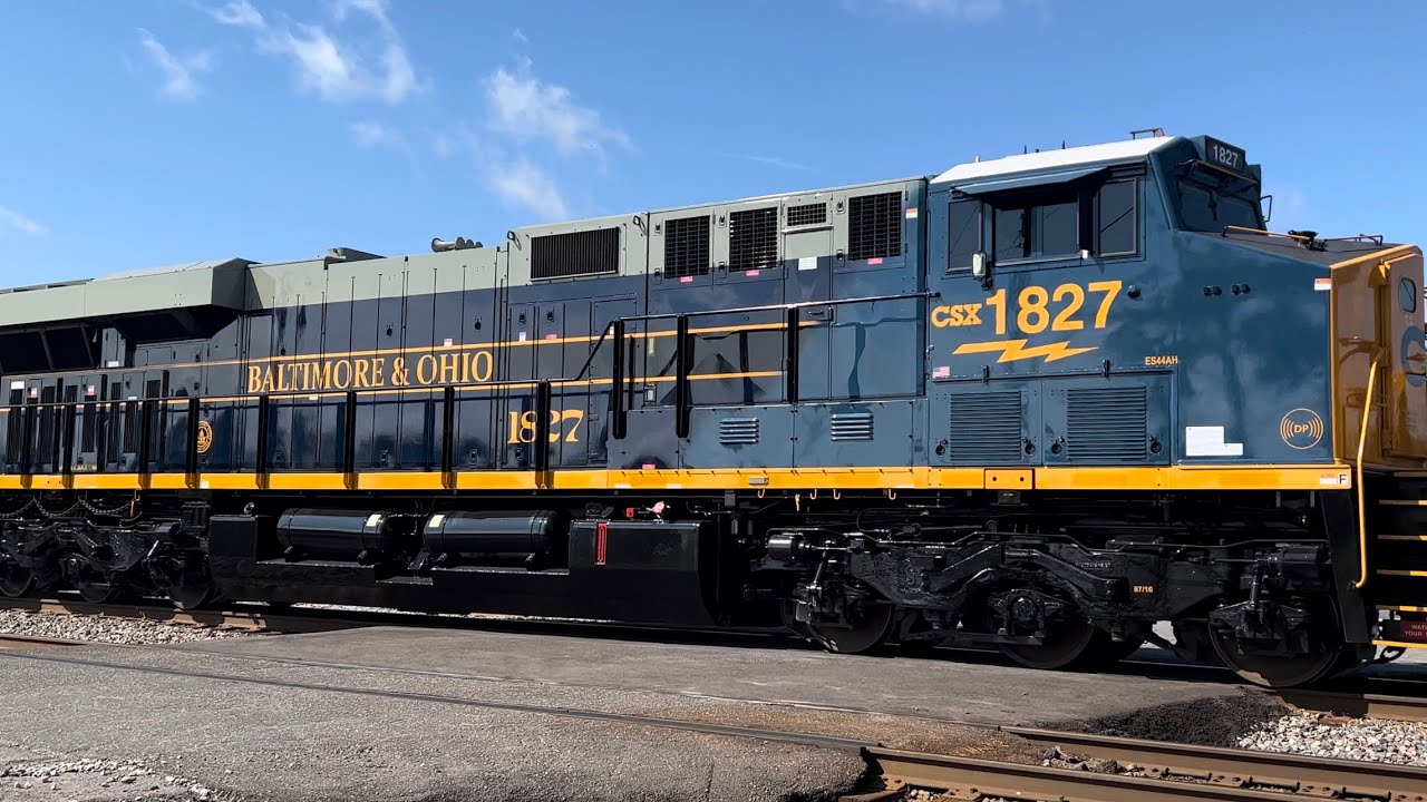 CSX M512 With CSX 1827 B&O Heritage Unit Serving As Mid DPU Through ...