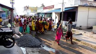 ஊட்டத்தூர் -ல் நடைபெற்ற அக்னி சட்டி எடுக்கும் திருவிழா சிறப்பாக நடைபெற்றது