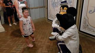 Halle meeting Goofy \u0026 the Mouse