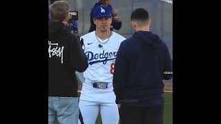 どこのイケメンかと思ったら、キケヘルナンデス‼️恒例のオフィシャル撮影会です。#shoheiohtani #dodgers kikehernandez#ドジャース#大谷翔平 #アリゾナキャンプ