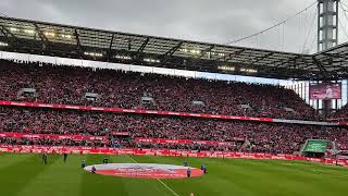 1. FC Köln vs. 1. FSV Mainz 05: Hymne und Choreo vor dem Spiel
