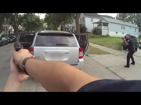 Suspect Pulls Gun On Officers After Fleeing From Traffic Stop - YouTube