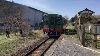 寺内駅に入線する真岡鐵道