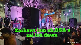 j Lalrosanga zarkawt ah a zai dawn e