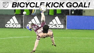 GOLAZO! Yimmi Chara with Stunning Bicycle Kick