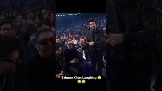 Salman khan cannot stop his laughing 🤣🤣🤣