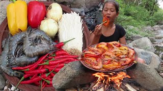 Cooking Shrimp Curry Spicy with Bell peppers for Food - Survival skills Anywhere