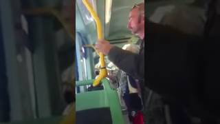 Piero il matto sul tram a Roma,discorsi interessanti