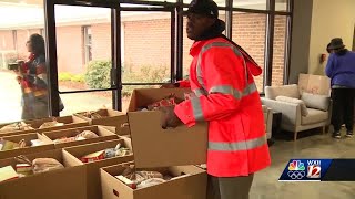 Triad families receive holiday meals through Chris Paul Foundation's Operation Thanksgiving Blessing