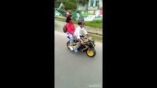 keren!!!! anak kecil boncengan pake motor mini