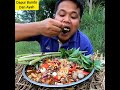 Babang Tampan Makan Lahap Bet Di Pinggir Kali Menu Seafood Tak Lupa Lalapan Genjer Mentah