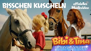 Bibi \u0026 Tina - Einfach Anders | Bisschen Kuscheln - Das offizielle Musikvideo