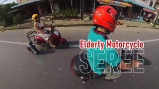 ล้อกันล้มติดตั้งกับฮอนด้าสกูปปี้พร้อมตะแกรงติดตั้งกล่องท้าย Elderly Motorcycle Training Wheels