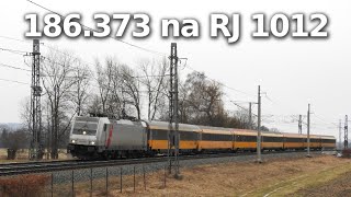 Vláčkaři jsou u toho | Akiem TRAXX 186.373 v čele RJ 1012! (9. 1. 2022)