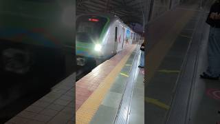 Metro Train Arrived At sakinaka Metro station 🚉. #subscribe #mumbaimetro #train