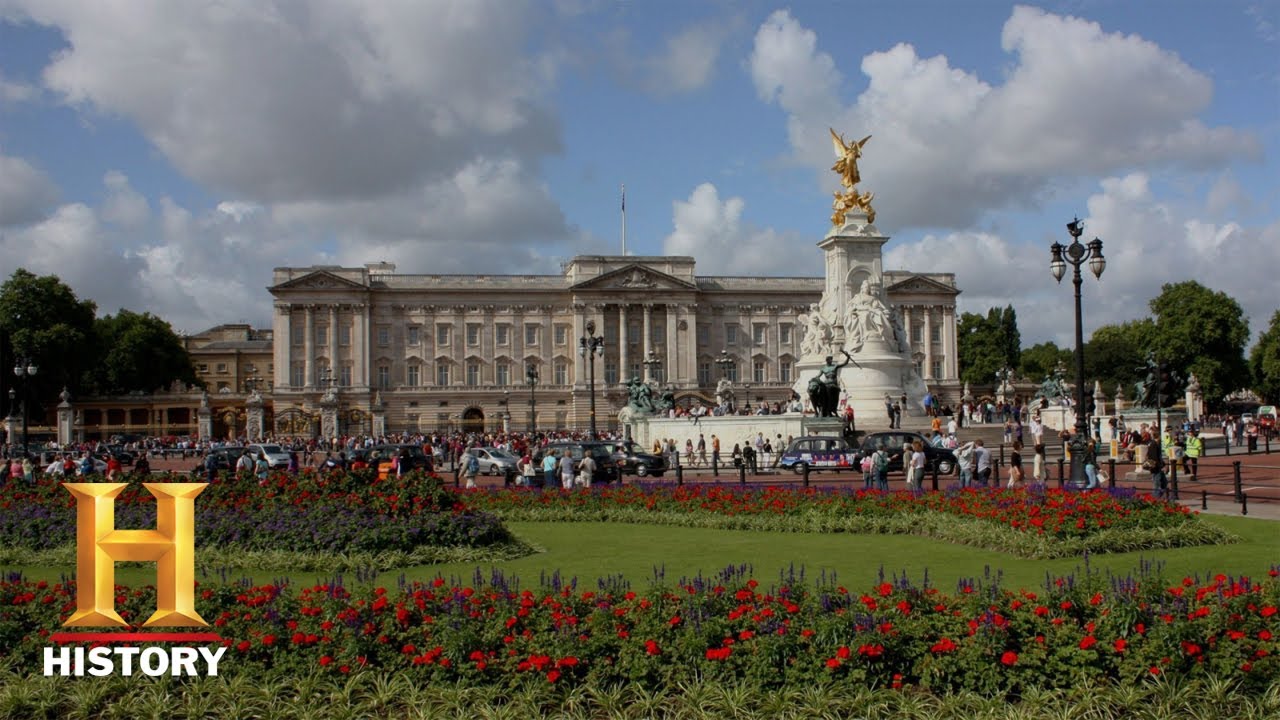 Deconstructing History: Buckingham Palace | History - YouTube