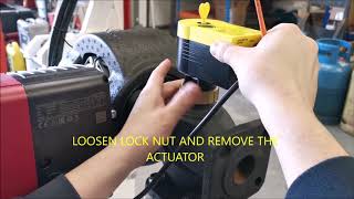 How to remove and refit a Sauter AVM105 actuator.