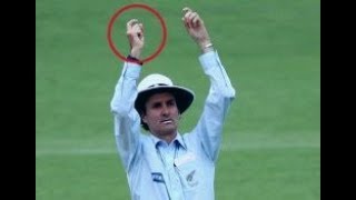 The world's famous umpire Billy Bowden keeps his finger on his fingers