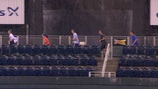 MIN@KC: Fans run around stadium like Forrest Gump