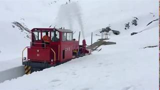 DFB-Schneeräumung 2017, Einfahrt in die Station Furka (2160 Meter über Meer)