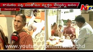 People Happy With Chandrababu Festival Gifts At Vijayawada