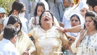 Bappi Lahiri Daughter Rema Lahiri Crying Uncontrollably, Calling Father -Bappi Lahiri FuneraI