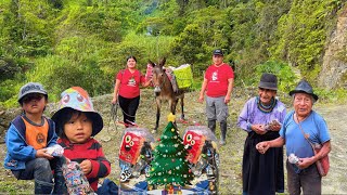 Sacando sonrisas a muchos niños de esta conmunidad por NAVIDAD -NATHALIA