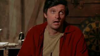 M*A*S*H s03e03 Hawkeye won't carry a gun