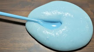 Whisk liquid hand soap to make slime.液体ハンドソープを泡立ててスライムを作る。