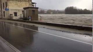 Maltempo in Toscana: l’Arno esonda alle Sieci in provincia di Firenze