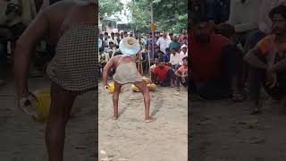 जोखू पहलवान बनारस के पहलवान एक हाथ से 40kg गदा फेरते हुए #viral #mace #youtube #akhara #gada