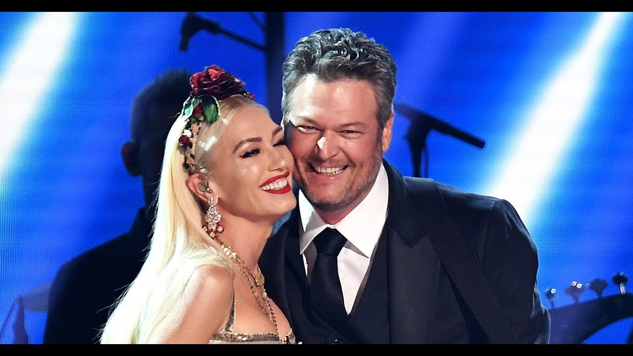 Gwen Stefani Climbs All Over Blake Shelton During Surprise Duet In Las ...