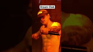 肌肉男夜店跳舞/Sexy man dancing in the club